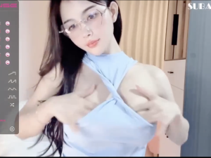 Nữ streamer xinh tuyệt trần móc lồn cực chất