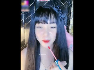 Clip sex em Munk4 QQlive dùng chuối thủ dâm